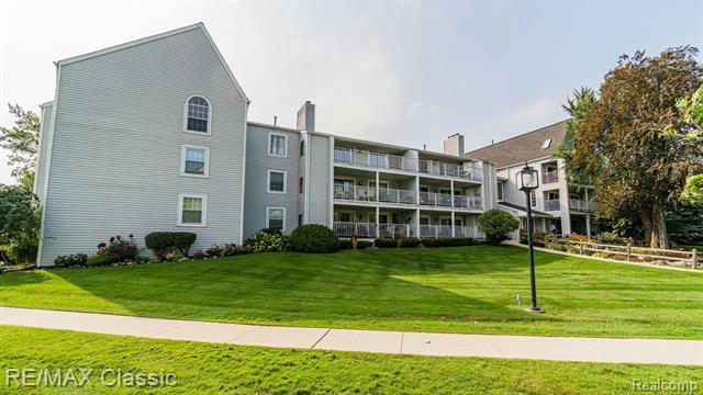 3559 PORT COVE DR APT 7, WATERFORD, MI 48328, photo 2 of 41