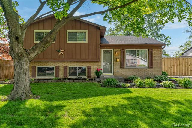 26081 TOWNLEY ST, MADISON HEIGHTS, MI 48071, photo 1 of 30