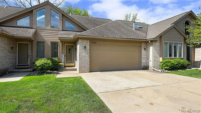 33142 WHISPERING LN, CHESTERFIELD, MI 48047, photo 2 of 22