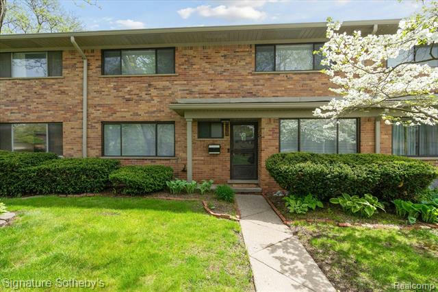 120 E HICKORY GROVE RD, BLOOMFIELD HILLS, MI 48304, photo 1 of 49