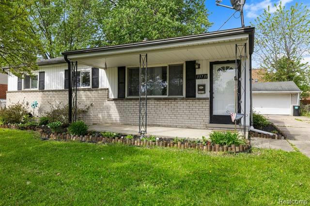 33731 NEWPORT DR, STERLING HEIGHTS, MI 48310, photo 1 of 38