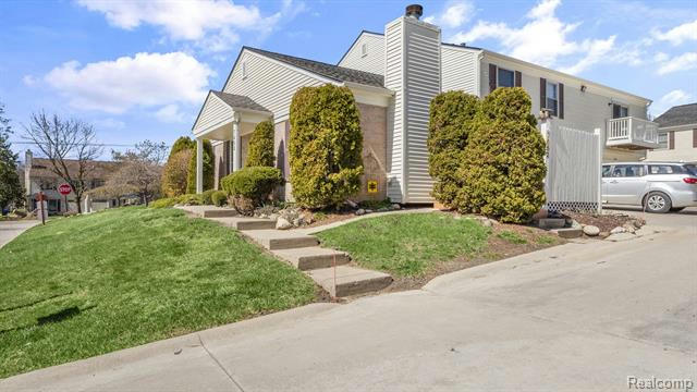 7652 WOODVIEW DR, WATERFORD, MI 48327, photo 2 of 29
