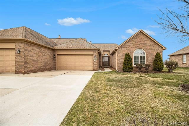 18580 CARRIAGE LN, RIVERVIEW, MI 48193, photo 1 of 27