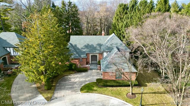 33 WINDEMERE PL, GROSSE POINTE FARMS, MI 48236, photo 1 of 37