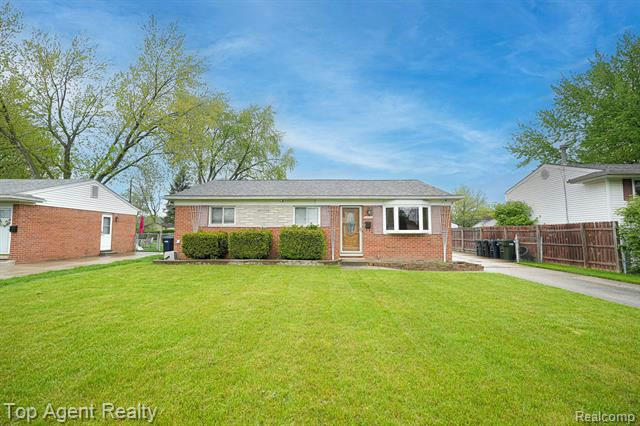 8451 DONCASTER DR, STERLING HEIGHTS, MI 48312, photo 1 of 29