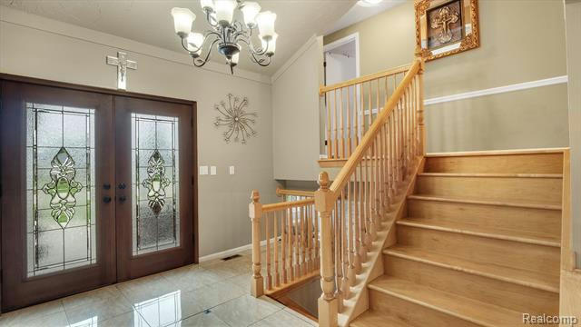 38210 PINEBROOK DR, STERLING HEIGHTS, MI 48310, photo 4 of 36