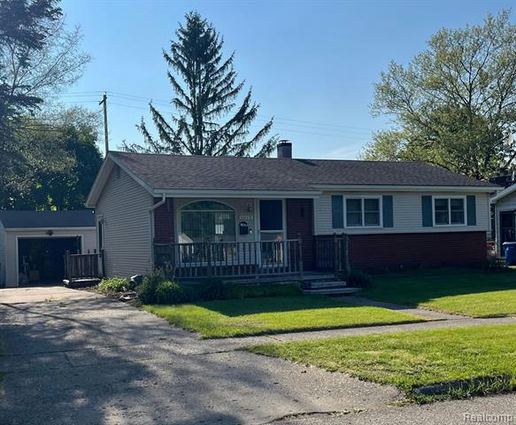 1015 WINIFRED DR, HOLLY, MI 48442, photo 1 of 24