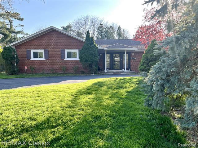 7150 LINDENMERE DR, BLOOMFIELD HILLS, MI 48301, photo 1 of 43