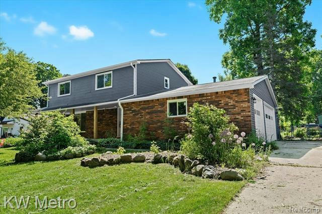 3935 LAWLEY AVE, WATERFORD, MI 48328, photo 1 of 27