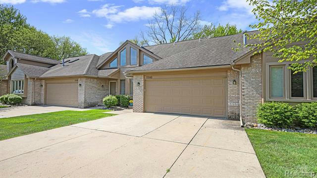 33142 WHISPERING LN, CHESTERFIELD, MI 48047, photo 3 of 22
