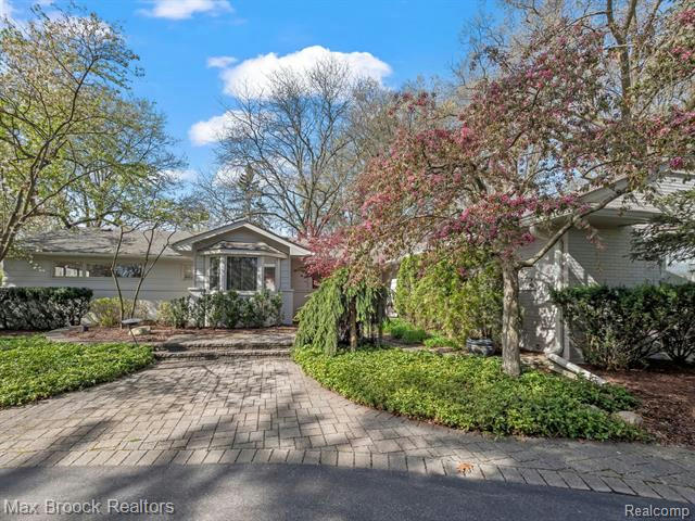 7100 HOLIDAY DR, BLOOMFIELD HILLS, MI 48301, photo 1 of 34