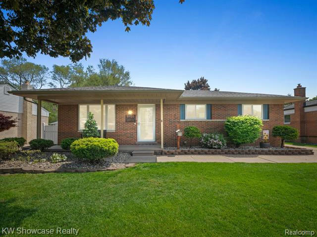 8926 INDEPENDENCE DR, STERLING HEIGHTS, MI 48313, photo 1 of 33