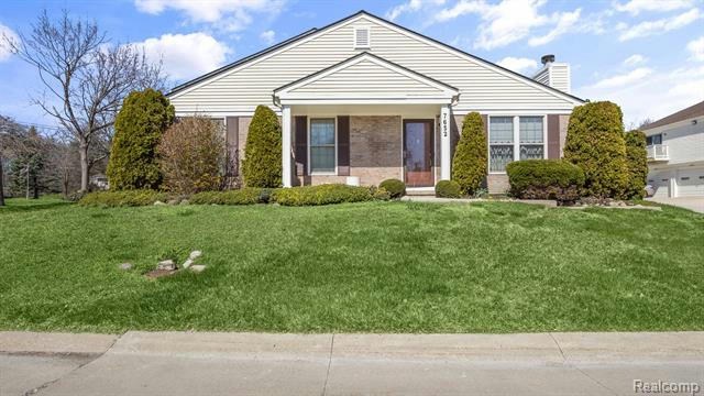 7652 WOODVIEW DR, WATERFORD, MI 48327, photo 1 of 29