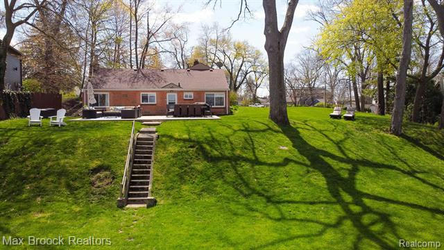 3970 COVERT RD, WATERFORD, MI 48328, photo 2 of 46