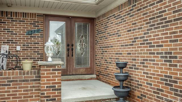 38210 PINEBROOK DR, STERLING HEIGHTS, MI 48310, photo 2 of 36