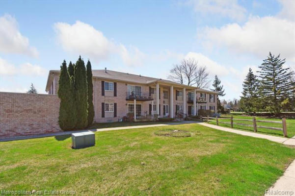 6139 ORCHARD LAKE RD APT 104, WEST BLOOMFIELD, MI 48322, photo 2 of 32