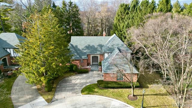 33 WINDEMERE PL, GROSSE POINTE FARMS, MI 48236, photo 1 of 44