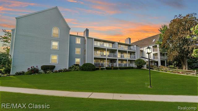 3559 PORT COVE DR APT 7, WATERFORD, MI 48328, photo 1 of 41