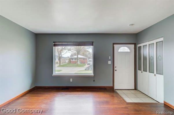 21530 DOWNING ST, ST. CLAIR SHORES, MI 48080, photo 5 of 32