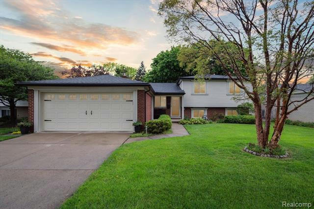 8815 DILL DR, STERLING HEIGHTS, MI 48312, photo 1 of 42