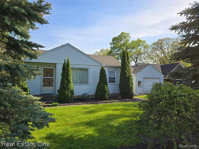4769 MIDLAND AVE, WATERFORD, MI 48329, photo 1 of 17