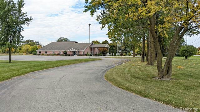 1759 W YOUNGS DITCH RD, BAY CITY, MI 48708 - Image 1