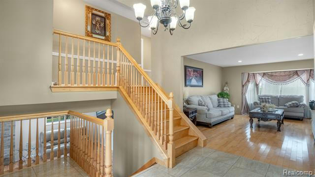 38210 PINEBROOK DR, STERLING HEIGHTS, MI 48310, photo 3 of 36